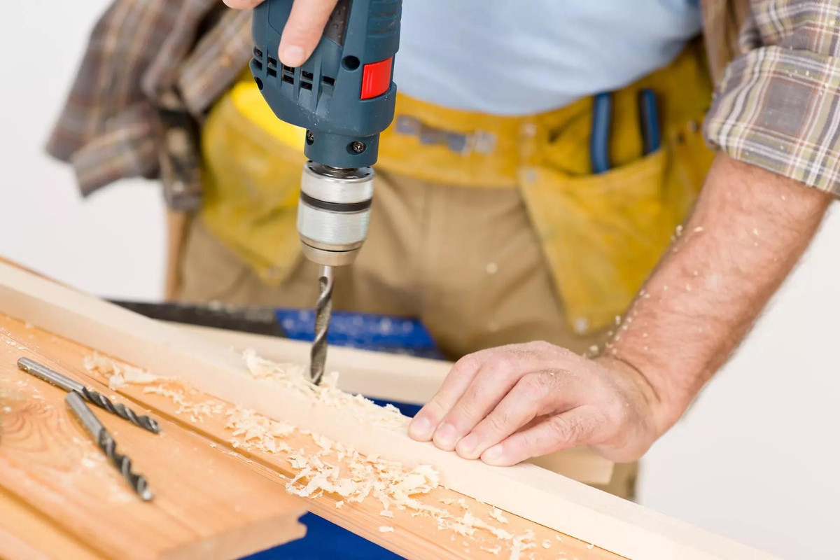 Hire a Professional Handyman for Home Repairs and Maintenance